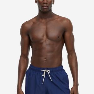 Men’s mid length swim trunks NWT.